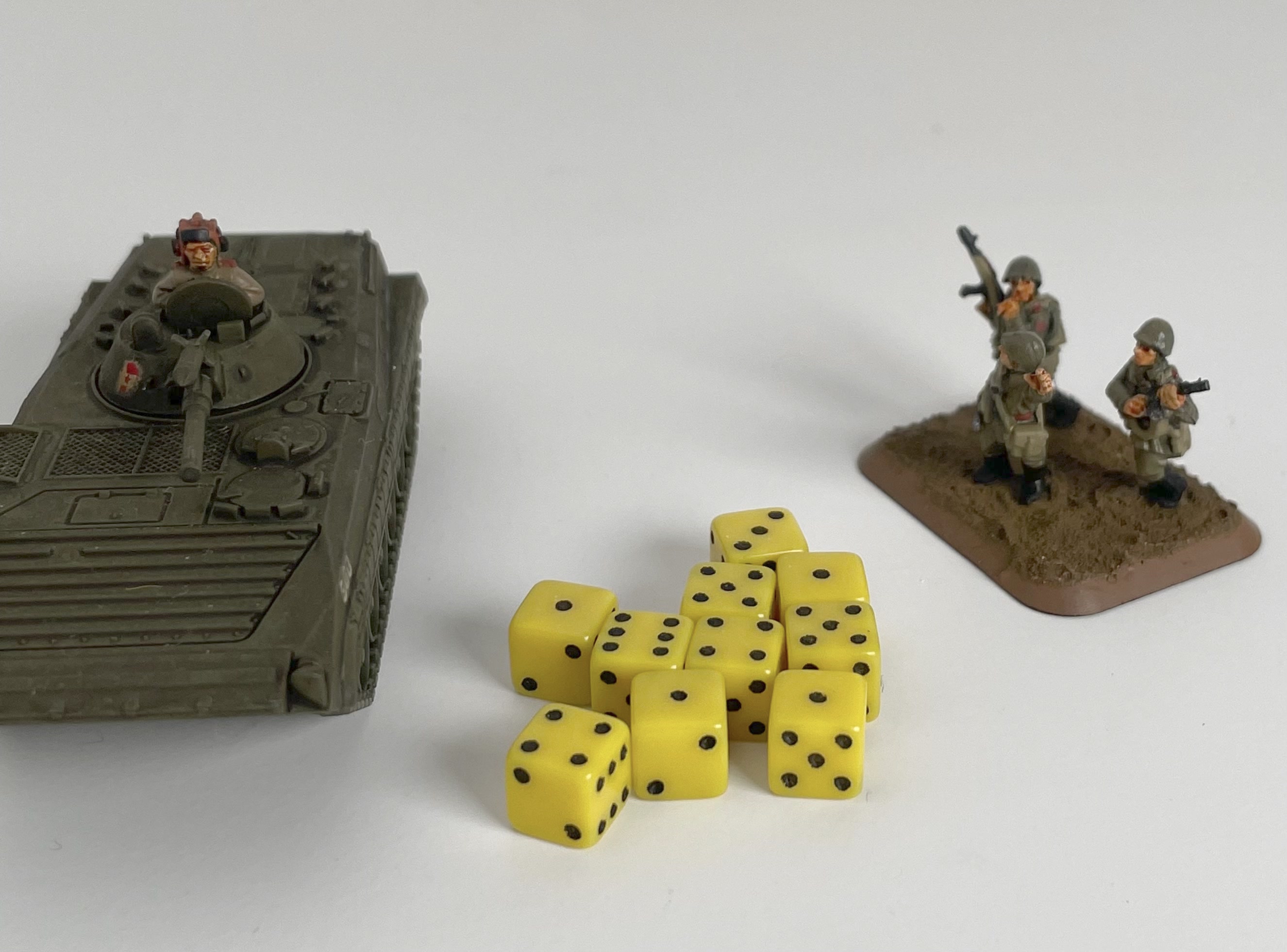 10 x D6 Spot Dice 7mm Opaque Yellow/Black Spot - d6spot07yellowbs — image 1