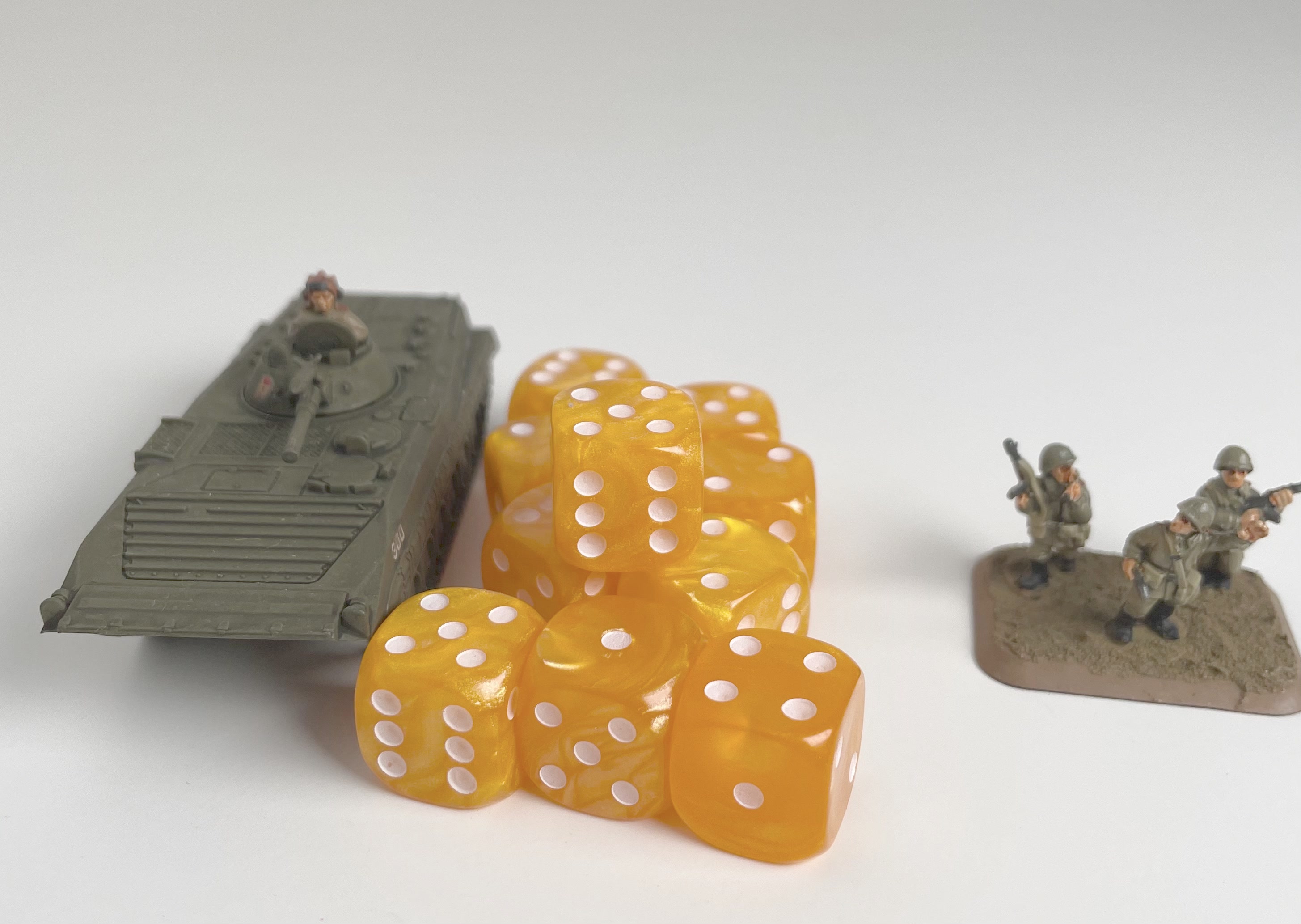 10 x D6 Spot Dice 14mm Vortex Orange/White Spot - d6spot14vxorangews — image 1