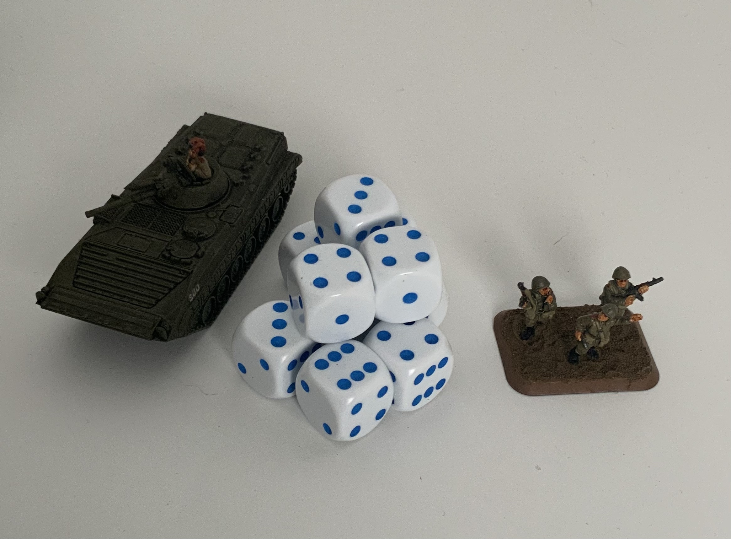 10 x D6 Spot Dice 14mm Opaque White Blue Spot - d6spot14whitebs — image 1