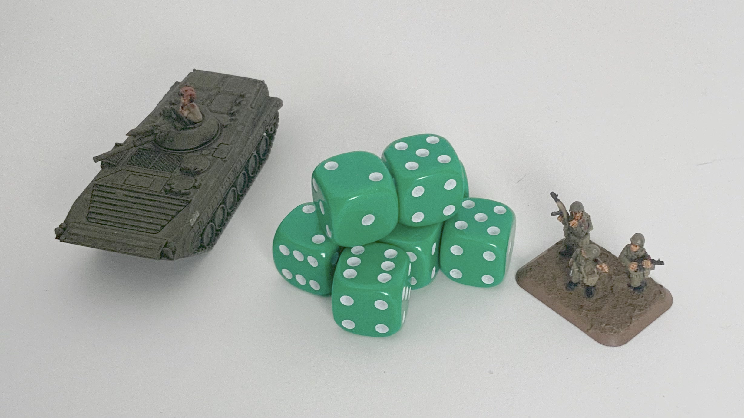 10 x D6 Spot Dice 15mm Opaque Green - d6spot15green — image 1