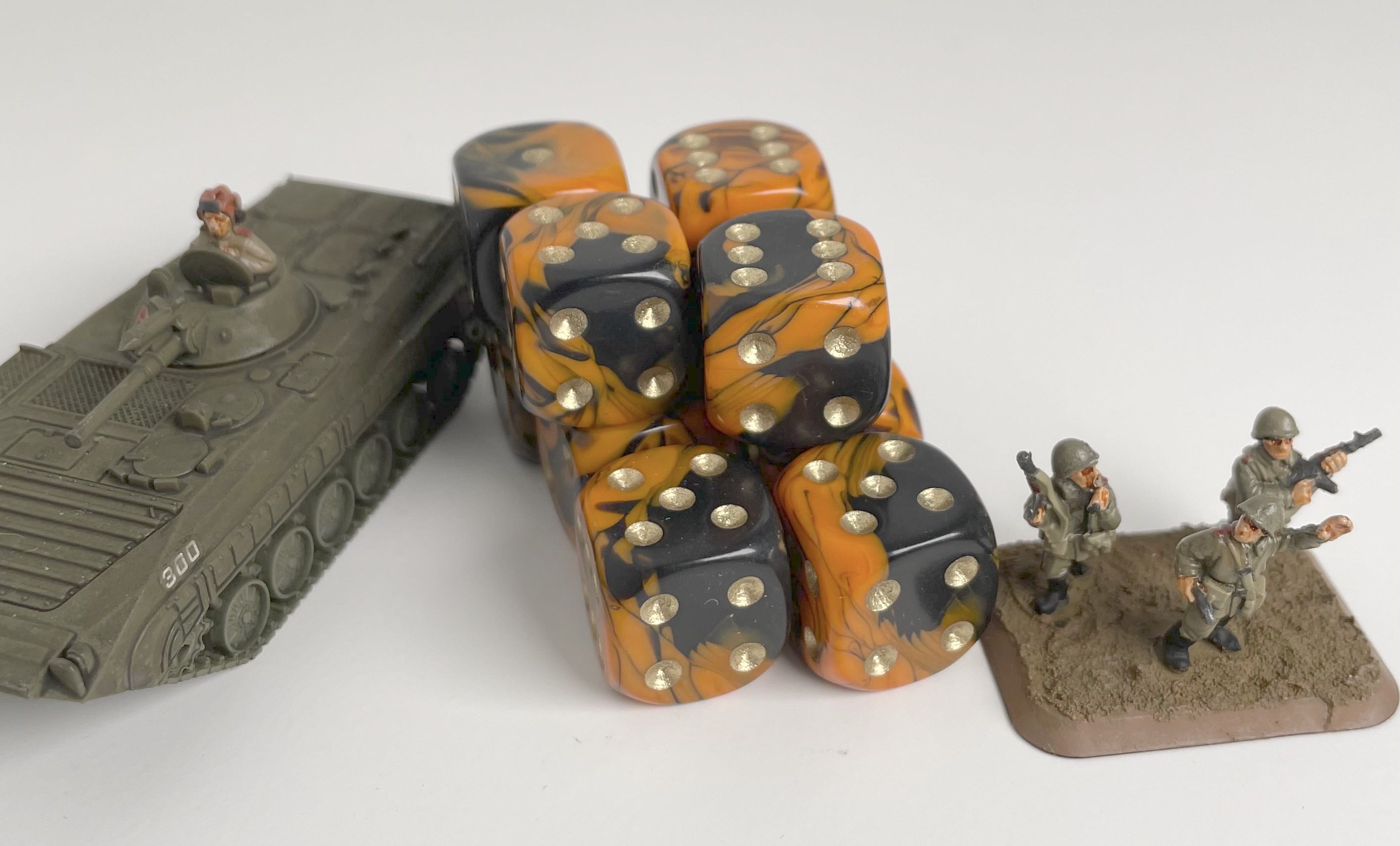 10 x D6 Spot Dice 15mm Toxic Orange Black/Gold Spot - d6spot15txdkorangeblackgs — image 1