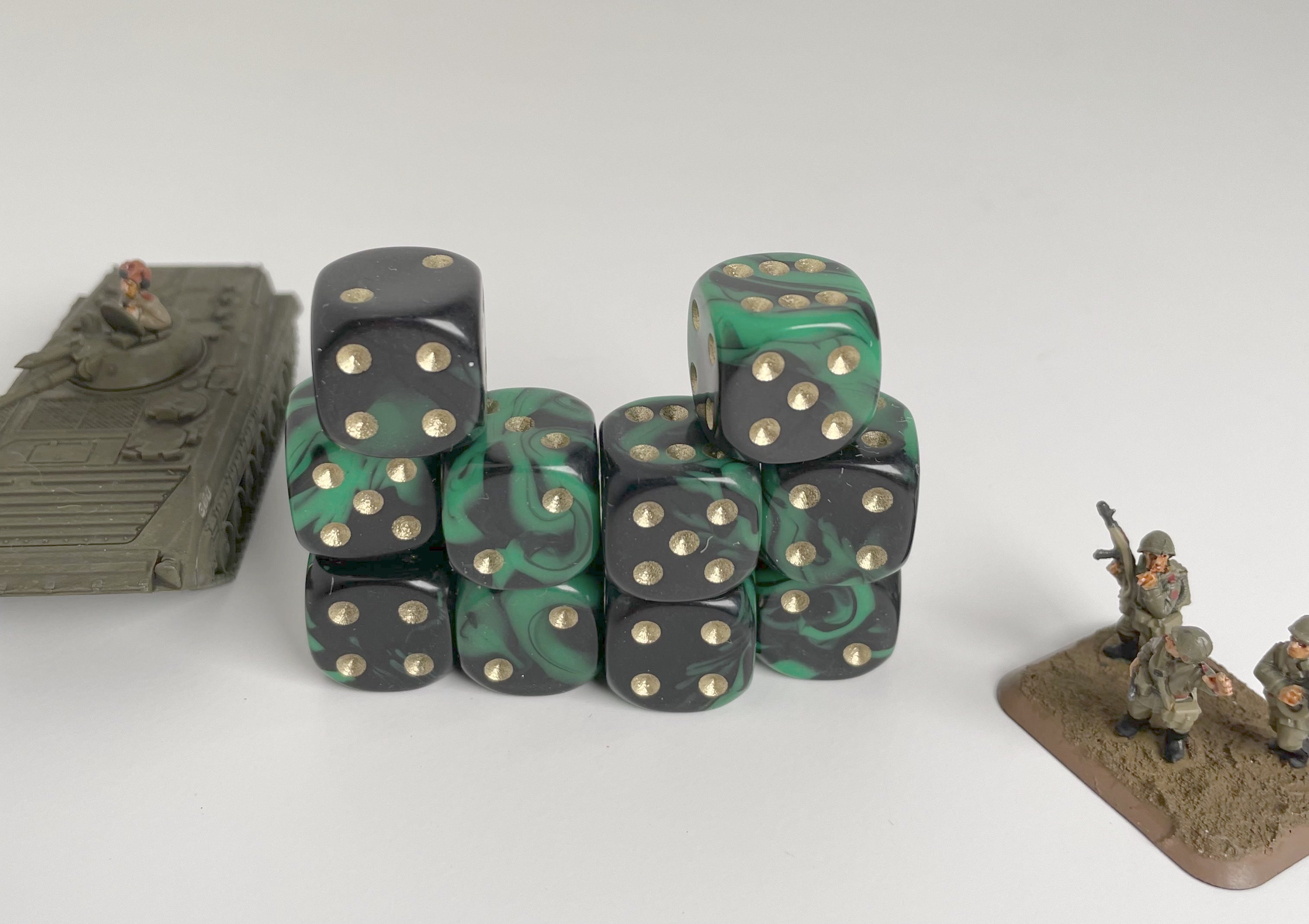 10 x D6 Spot Dice 15mm Toxic Green Black/Gold Spot - d6spot15txgreenblackgs — image 1